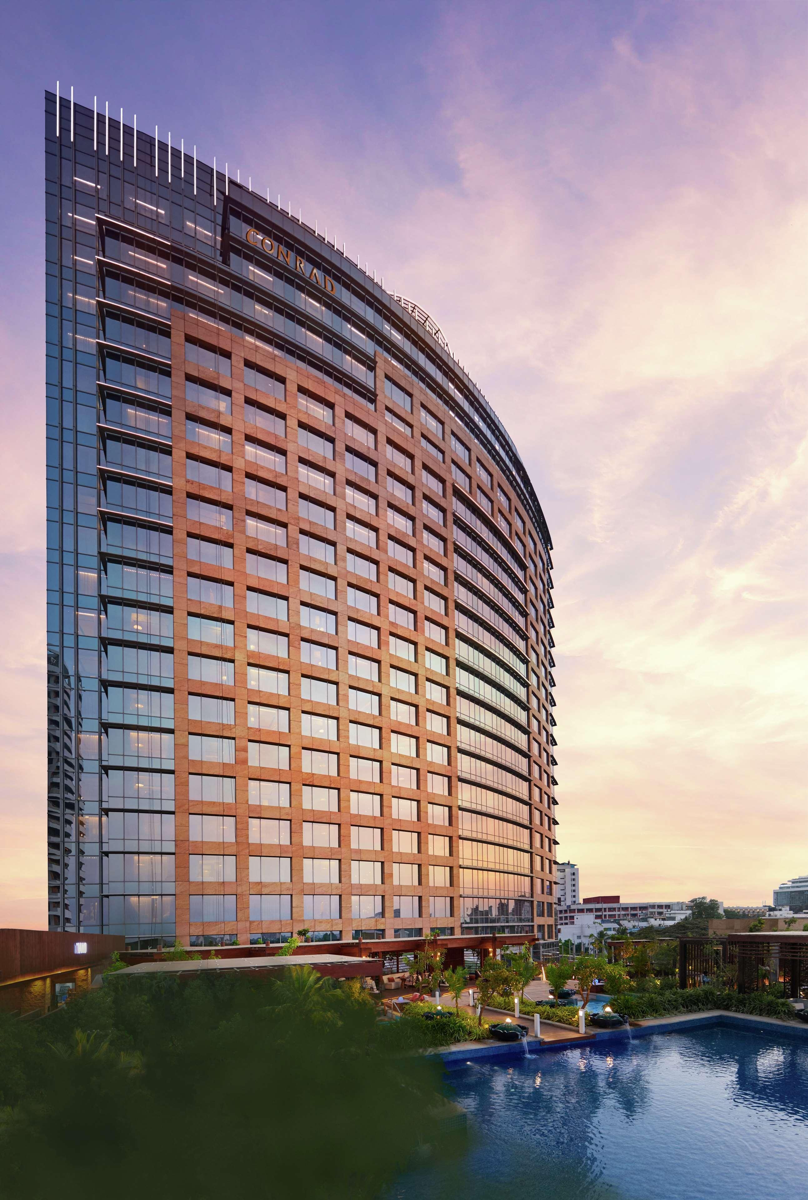 Conrad Bengaluru Hotel Exterior photo